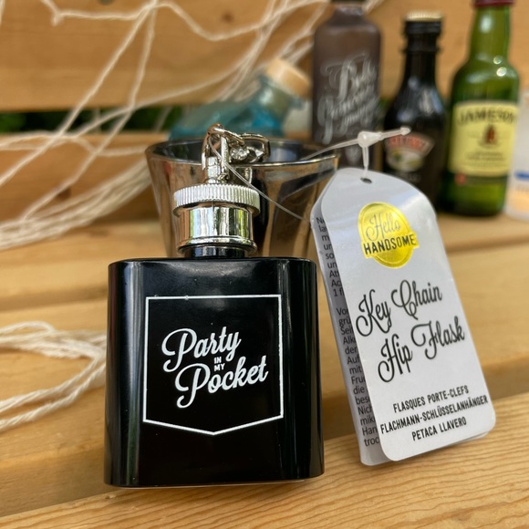 “Party in my Pocket” 1oz Keychain Hip Flask - Picture 3 of 8
